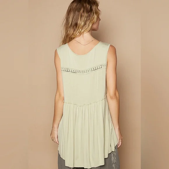 POL Sleeveless Tunic Top in Sage Green - Picture 4 of 6